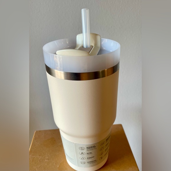 NWT-Stanley 20oz Quencher Cream Tumbler with Straw - Picture 3 of 6